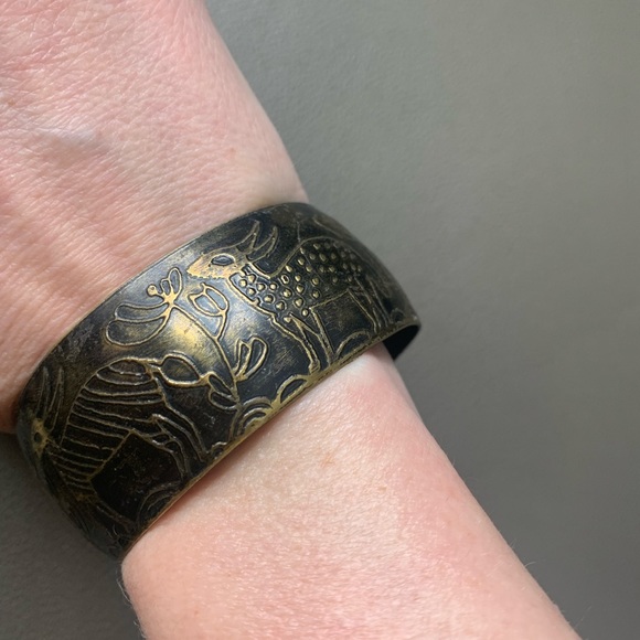 Vintage metal cuff bracelet Gold Tone-Deer/fauna motif. South Africa - Picture 6 of 6